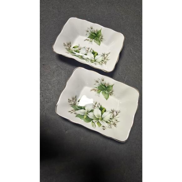 Royal Albert Trillium Bone China Trinket Nut Dishes Set of 2 England Gold Trim - Picture 1 of 7